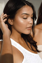 Load image into Gallery viewer, Vani-T Liquid Radiance Highlighter 50ML